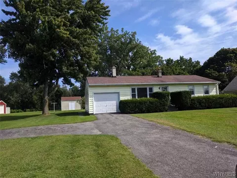 4401 N Ridge Rd, Cambria, NY 14094