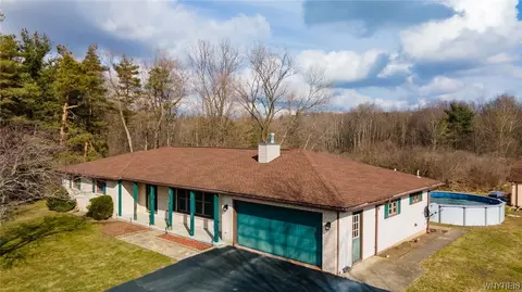 1565 Marion Ln, East Aurora, NY 14052