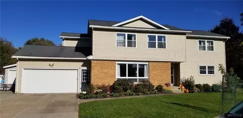194 Cadman Dr, Amherst, NY 14221