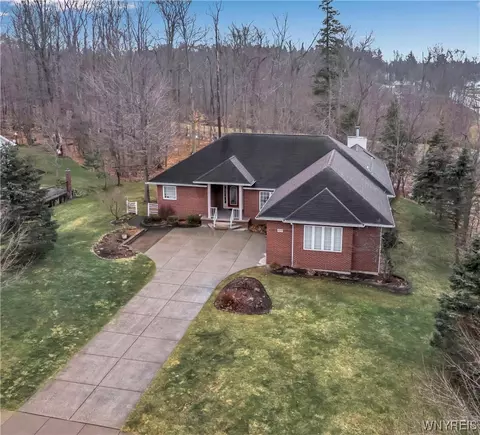 13335 Cherry Tree Ln, Alden, NY 14004