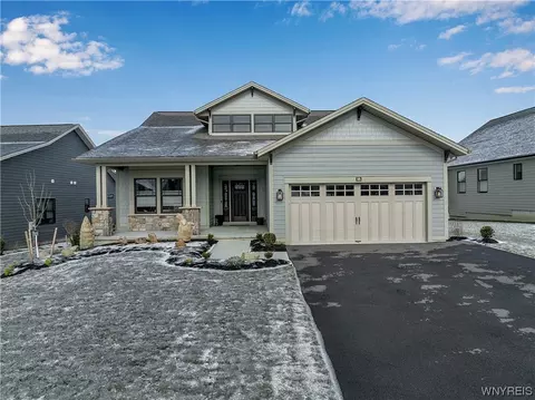 18 Millstone Dr, Aurora, NY 14052