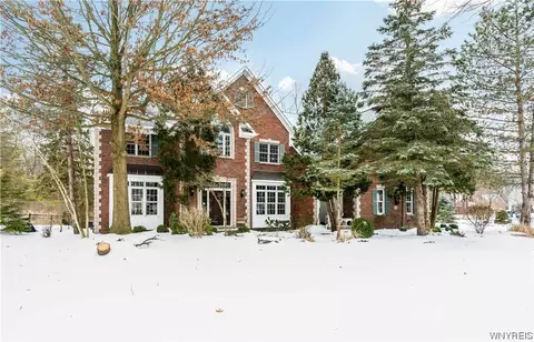 154 E Pinelake Ct, Amherst, NY 14221
