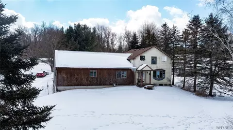 2580 W Blood Rd, East Aurora, NY 14052