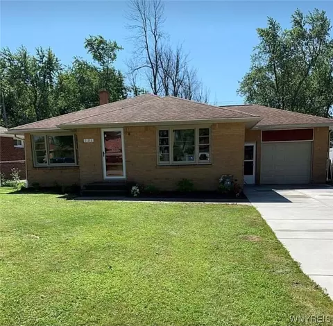 131 Siegfried Dr, Amherst, NY 14221