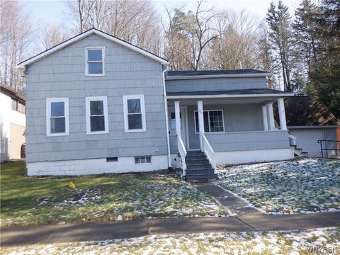 86 Pearl St, Springville, NY 14141