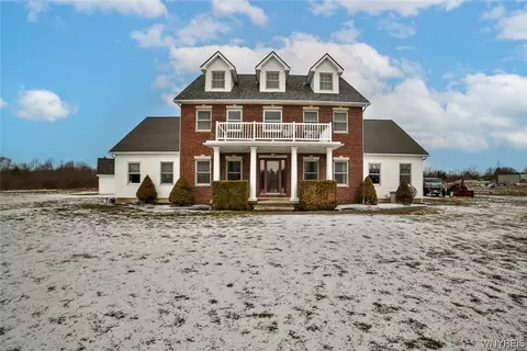 6342 Broadway St, Lancaster, NY 14086