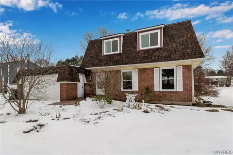 7652 Highland Dr, Royalton, NY 14067