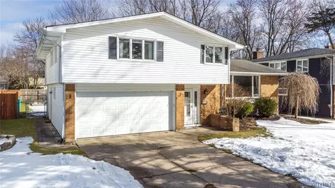 57 Mahogany Dr, Amherst, NY 14221
