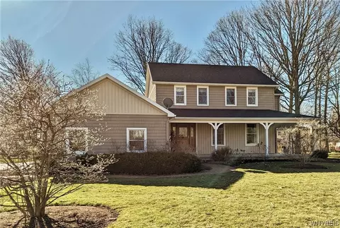 207 Naramore Dr, Batavia, NY 14020