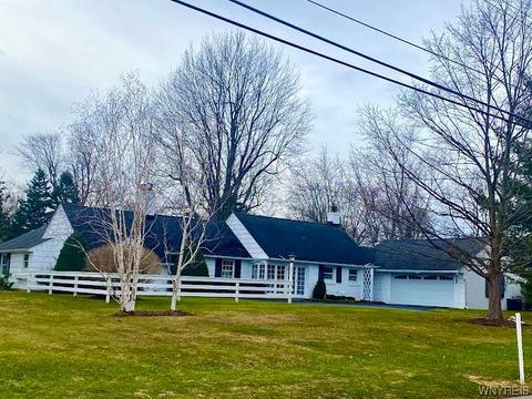547 Park Club Ln, Amherst, NY 14221