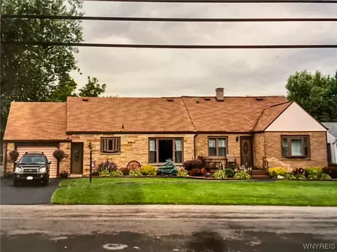 30 Inter Dr, West Seneca, NY 14224