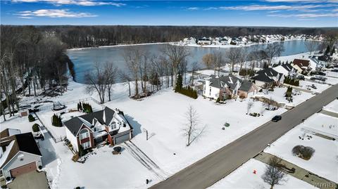 7366 Winbert Dr, Wheatfield, NY 14120