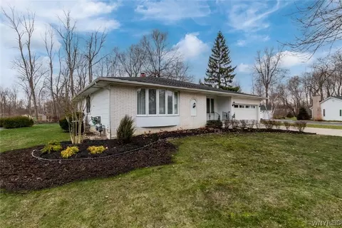 210 Schimwood Ct, Getzville, NY 14068