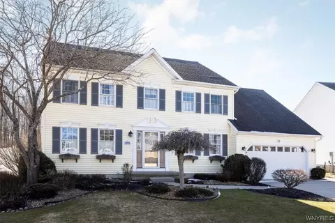 20 Southpoint Dr, Lancaster, NY 14086