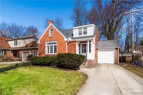 15 Dorchester Rd, Amherst, NY 14226