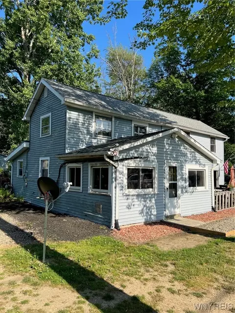 9675 Kenmore St, Evans, NY 14006