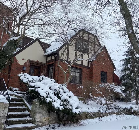 8 Summit, Buffalo, NY 14214