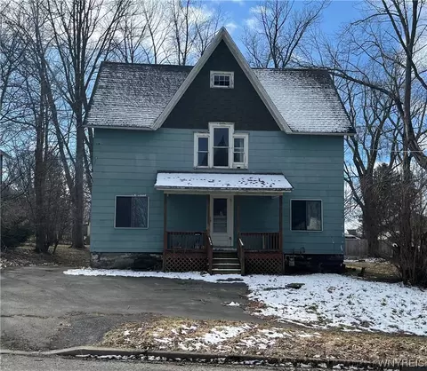 27 Robinson St, Hanover, NY 14136
