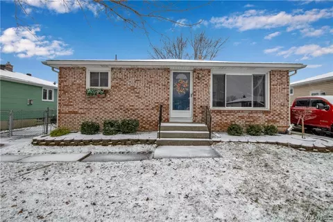 198 Castlewood Dr, Cheektowaga, NY 14227