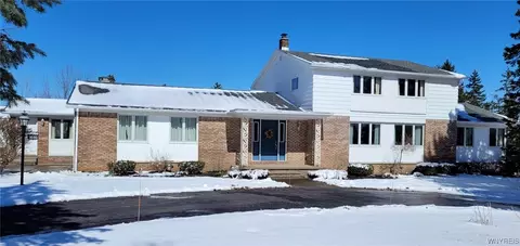 1616 Quaker Rd, Orchard Park, NY 14127
