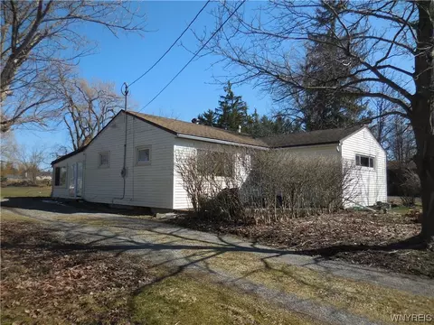 5533 S Abbott Rd, Orchard Park, NY 14127