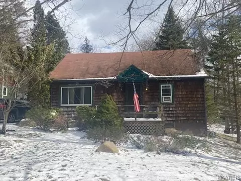 7437 Chestnut Ridge Rd, Orchard Park, NY 14127