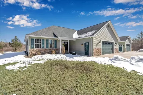 2311 Crittenden Rd, Alden, NY 14004