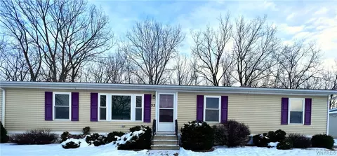 52 Parkside Cir, Cheektowaga, NY 14227