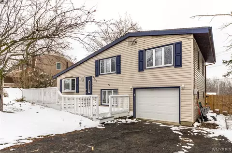 5622 Walden Dr, Lake View, NY 14085