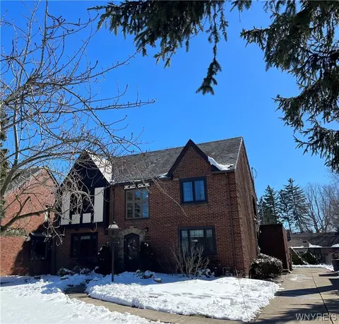 139 Greenaway Rd, Amherst, NY 14226