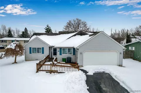 32 Manor Ln, Royalton, NY 14105