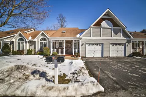 6 Sweet Bay Ln, Amherst, NY 14221