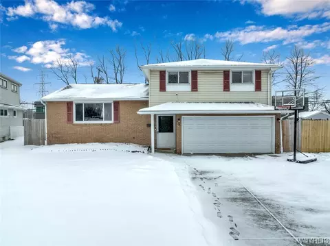 64 Sudbury Ln, Amherst, NY 14221
