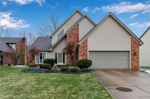 261 Londonderry Ln, Getzville, NY 14068