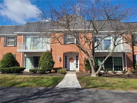 27 Hickory Hill Rd #F, Amherst, NY 14221