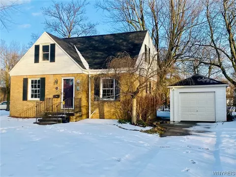 16 Avalon Dr, Amherst, NY 14226
