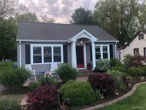 9172 Applewood St, Evans, NY 14006