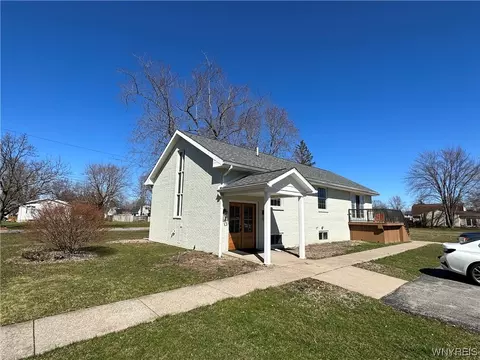 139 Roosevelt Dr, Lockport, NY 14094