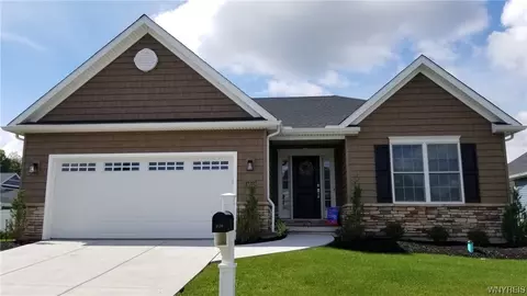 5720 Waterford Ln, Clarence, NY 14031