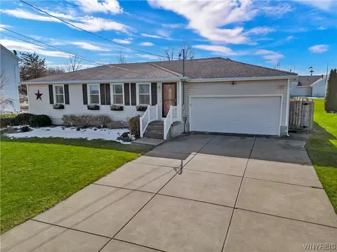 840 Upper Mountain Rd, Lewiston, NY 14092