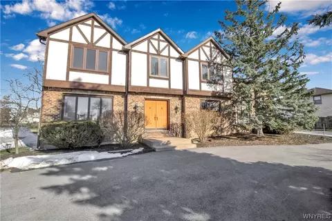 6111 Clarence Ln N, East Amherst, NY 14051