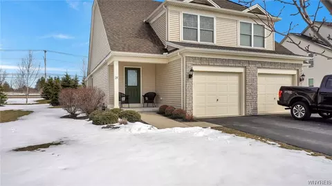 25 Brockton Dr, Lancaster, NY 14086