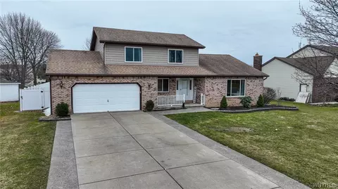 2642 Kenneth Ct, Wheatfield, NY 14304