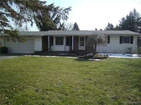 5304 Hinman Rd, Lockport, NY 14094