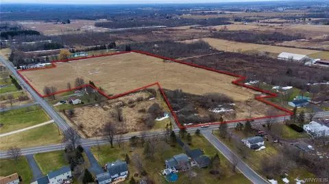 7168 Akron Rd, Lockport Town, NY 14094
