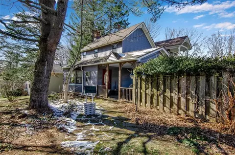 9238 Holland Glenwood Rd, Glenwood, NY 14069