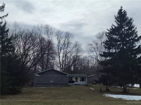 7556 Townline Rd, Bergen, NY 14416