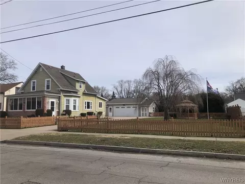 443 72nd St, Niagara Falls, NY 14304