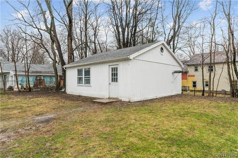 6906 Putnam Dr, Evans, NY 14047 photo 2