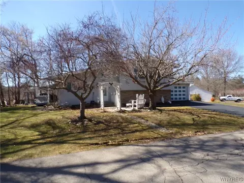 10 Meadowbrook Ct, Wellsville, NY 14895